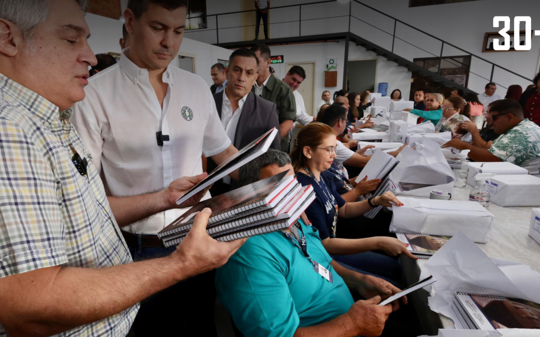 Presidente de la República verificó preparación de Kits escolares y asegura su entrega puntual