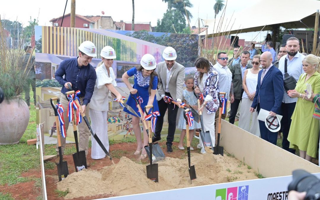 Palada inicial para la construcción del Centro de Bienestar de Niños con Cáncer de la mano de Nadia y Marc Anthony