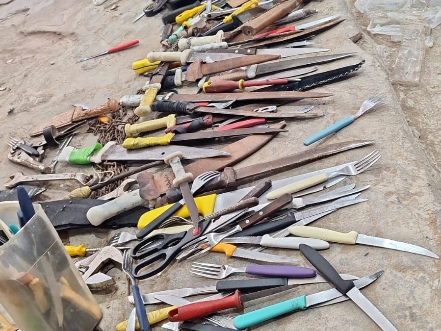 Tacumbú: incautan drogas, armas blancas y alcohol en sector Baldosería