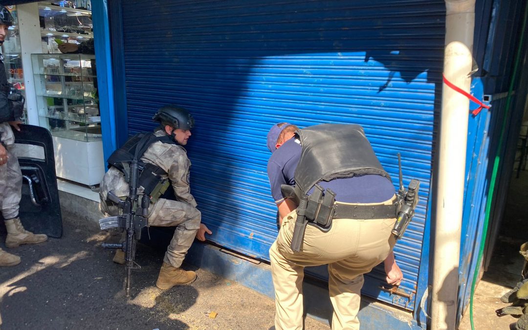 Incautan celulares presumiblemente robados tras allanamientos en comerciales del Mercado 4