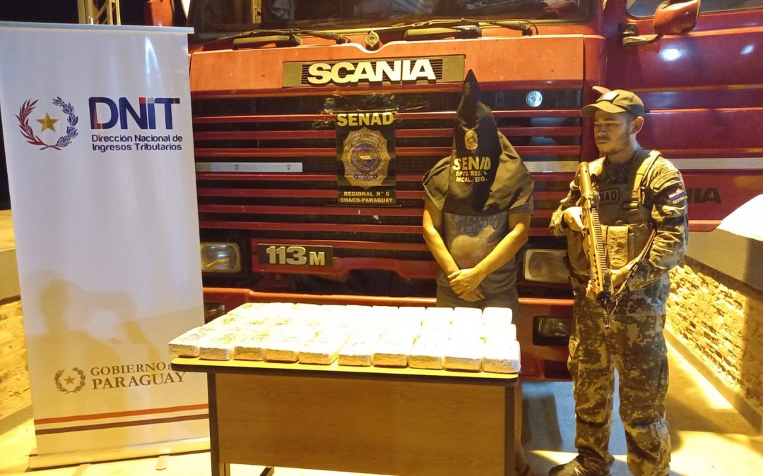 Incautan camión con doble fondo que transportaba cocaína