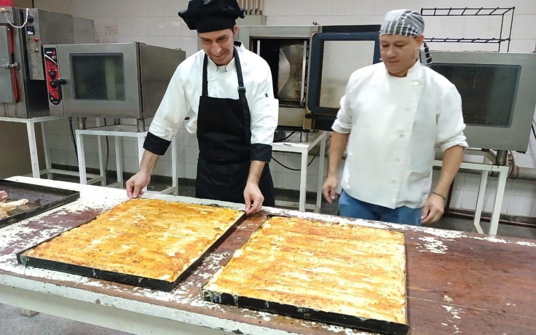 ¡Nochebuena en Clínicas! Cocineros ultiman unos 600 platos para cena especial