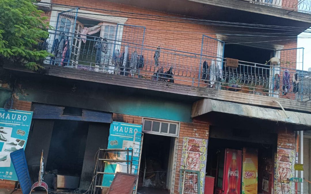 Incendio acaba con dos locales de una familia trabajadora en Villarrica