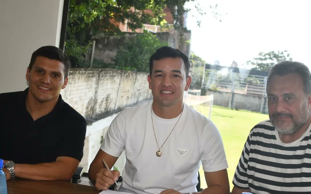 Llegó a barrio Jara: Camacho firmó contrato con Tacuary