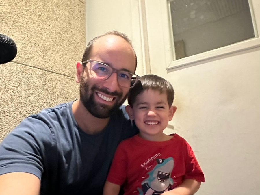 “Tiene que pagar los pesebres que rompió”: Caye acompañó al trabajo a Toto González