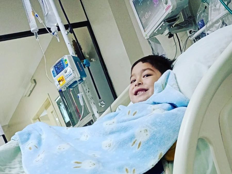 “Donar órganos es donar vida”: Milán y sus padres siguen esperando un ángel donante