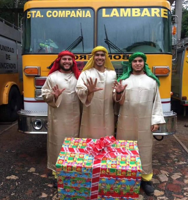 ¡A pocos días del día mágico! Bomberos recolectan juguetes para alegrar a los niños el Día de Reyes