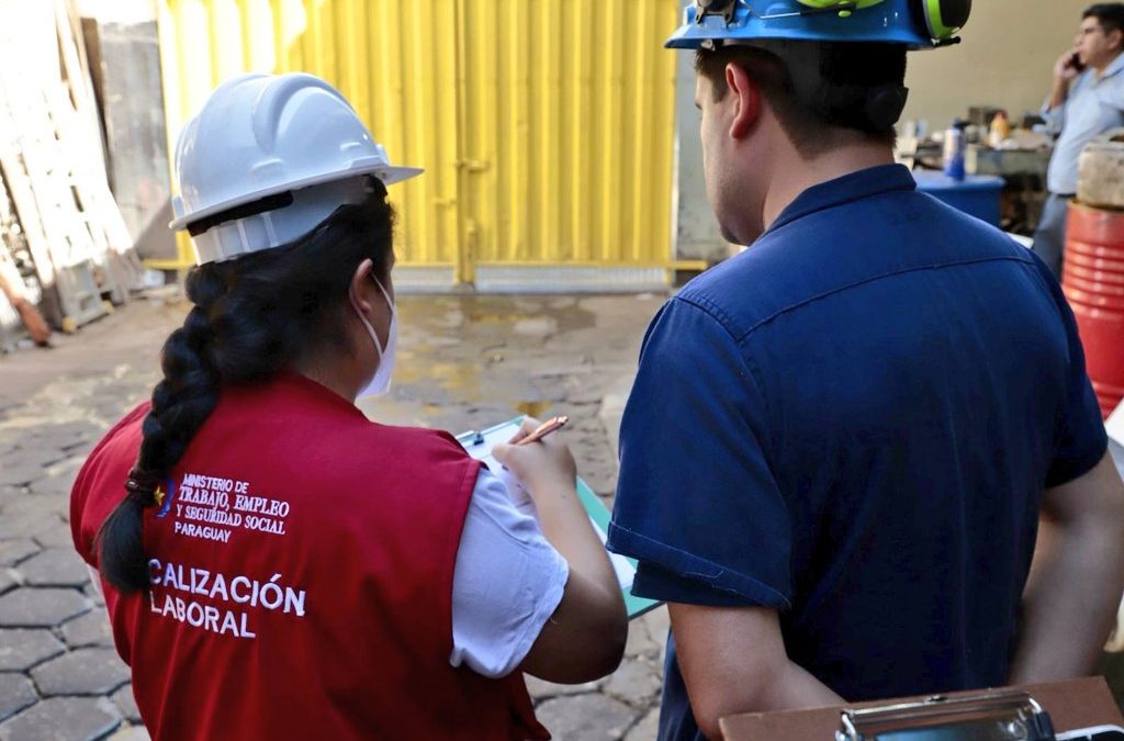 Ochsi debe pagar a sus trabajadores, a pesar de suspensión, afirman