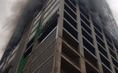 Confirman peligro de derrumbe en edificio incendiado de Ciudad del Este
