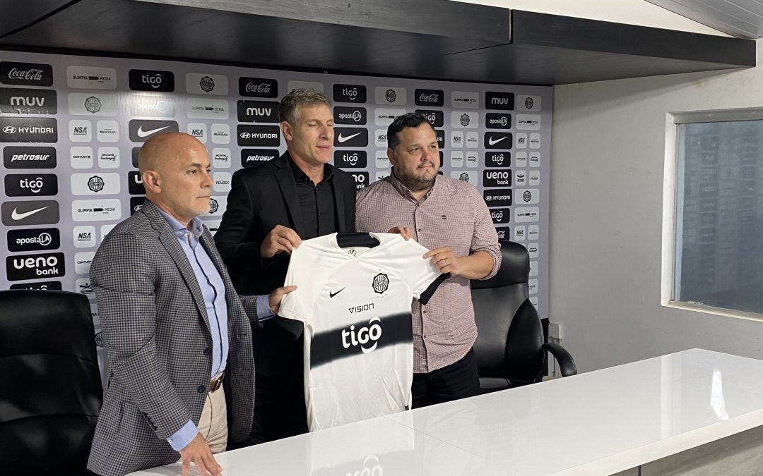 Presentan a Martín Palermo como nuevo director técnico de Olimpia