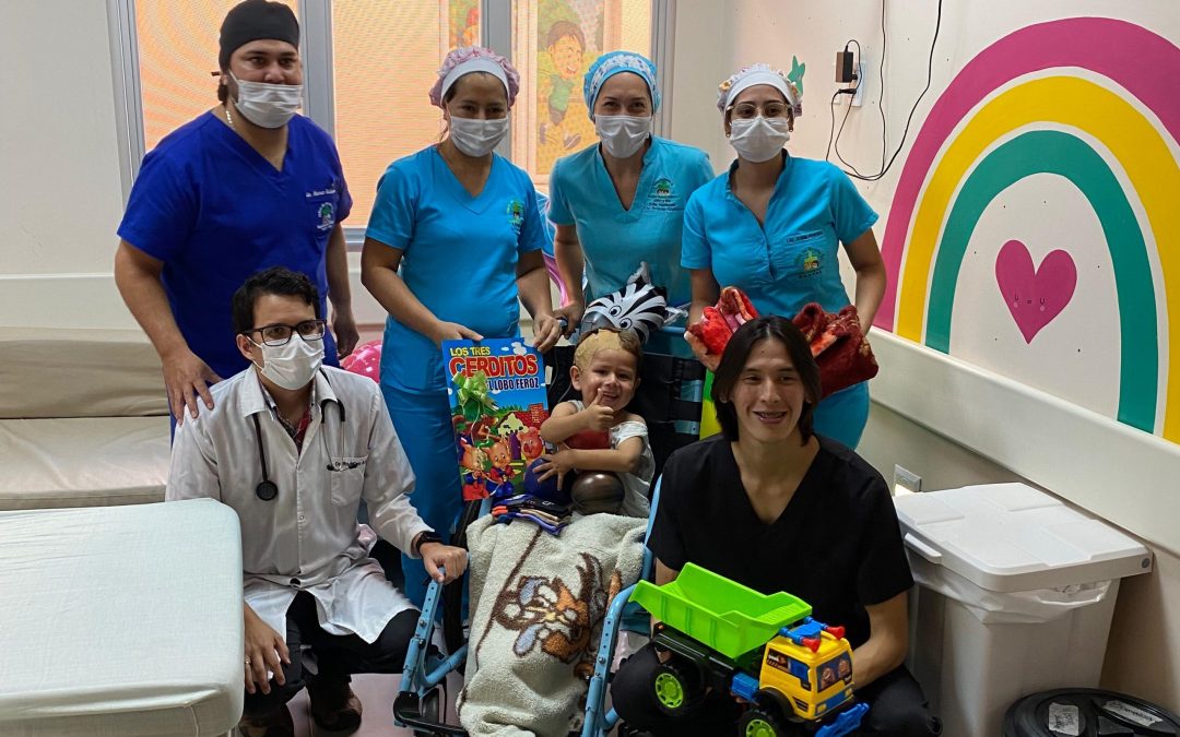 Mathías Nahuel celebra su cumpleaños con sus héroes en el Hospital ‘Acosta Ñu’
