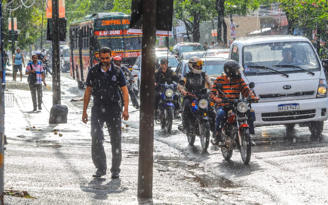 Prevén lluvias, tormentas eléctricas e intenso calor para este lunes
