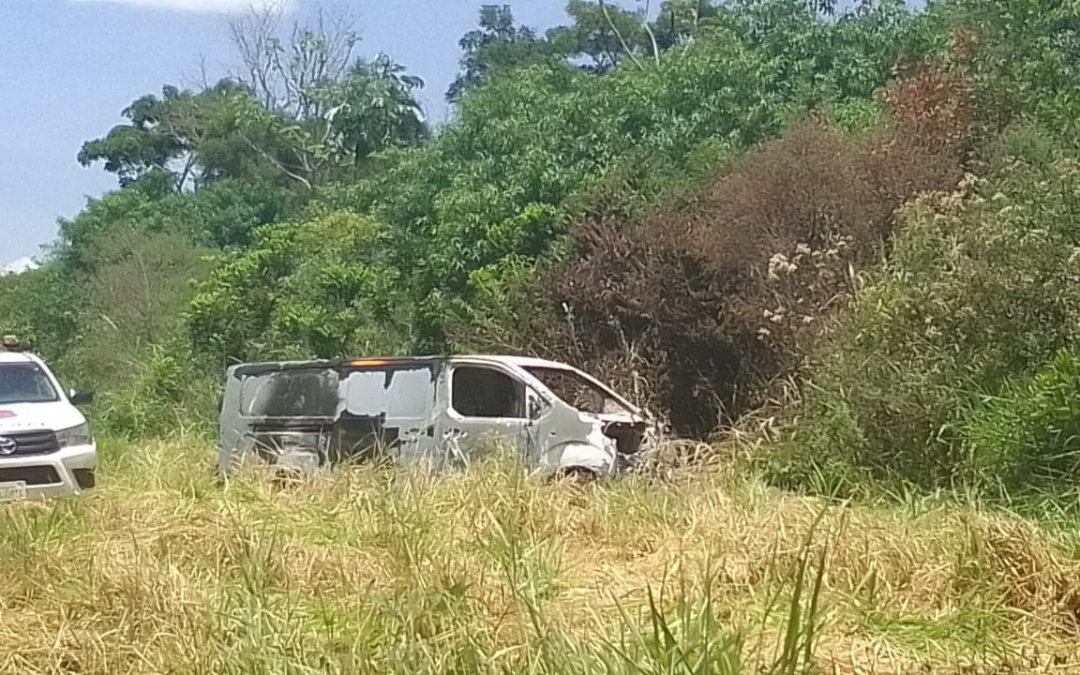 Hallan vehículo incinerado que estaría involucrado en el mega robo a cambistas