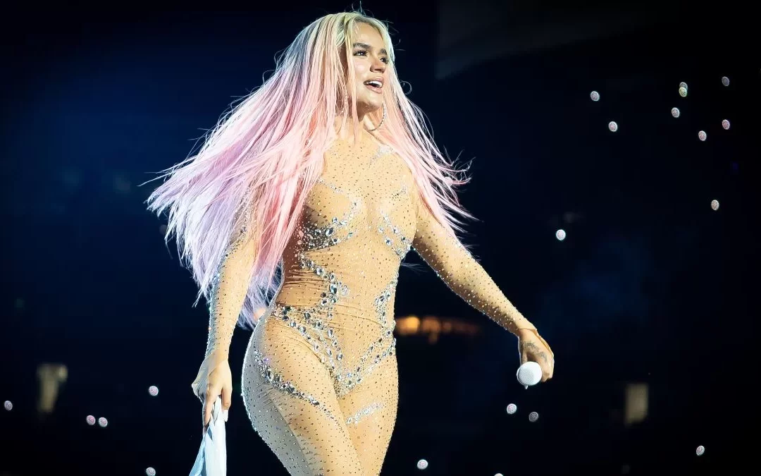 Karol G arrasa en los premios ‘Lo Nuestro’ al llevarse nueve galardones