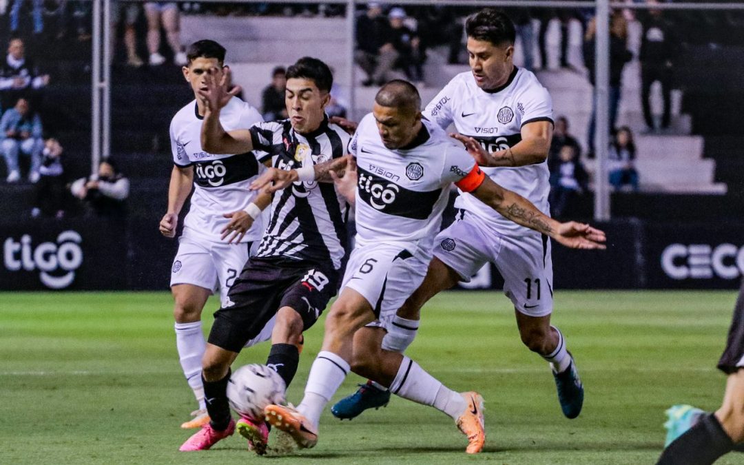 Libertad y Olimpia disputan hoy el clásico blanco y negro en La Huerta