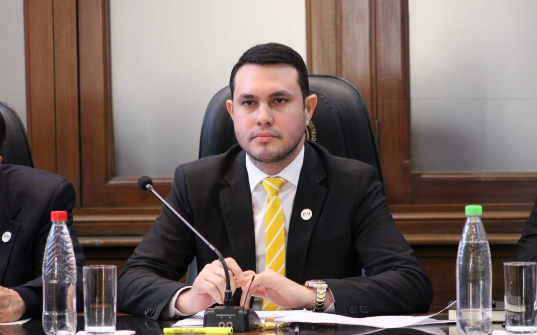 Revocan imputación del senador Hernán Rivas por “deficiencias notorias”