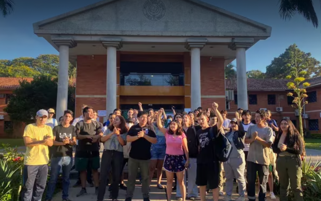 Tras firma de acta de compromiso: Estudiantes levantan toma del rectorado de la UNA