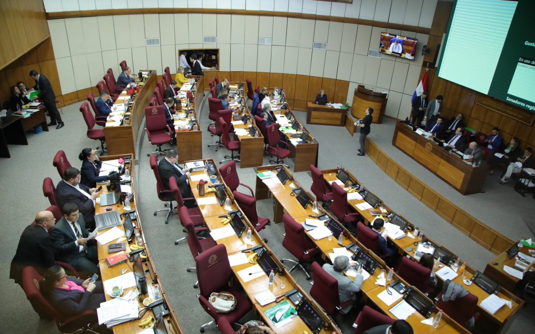 Aprueban derogación de resolución que restituye fueros a senadores