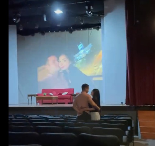 Amor en el teatro: ¡Denis Barrios sorprende con pedido de noviazgo!