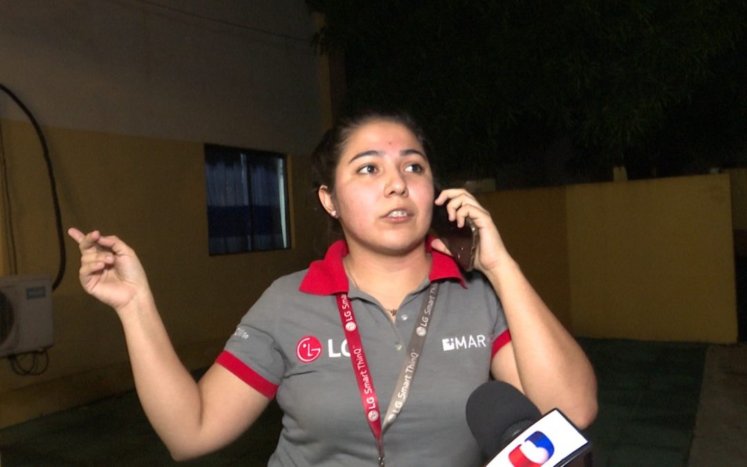 Conductora atropelló a motoasaltantes y recuperó su celular