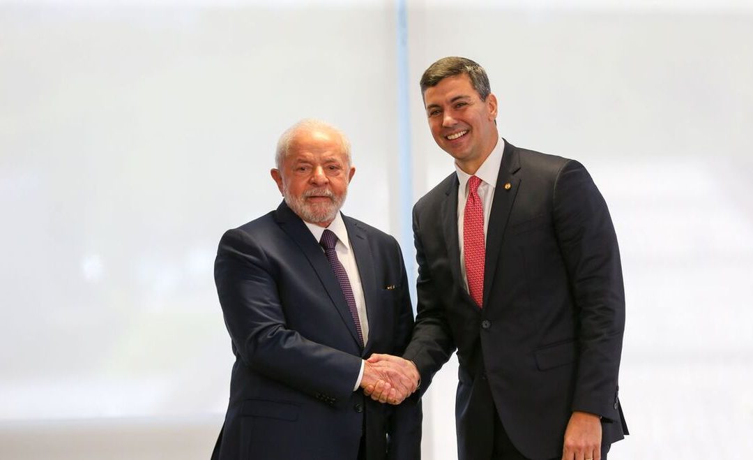 Oficial: Paraguay firma histórico acuerdo con Brasil sobre tarifa de Itaipú