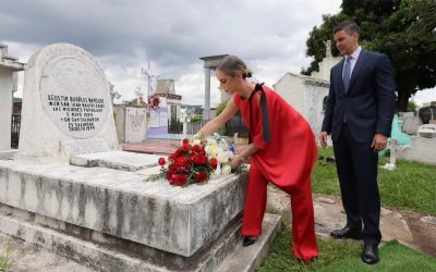 Emotivo homenaje de la pareja presidencial de Paraguay a Mangoré en El Salvador