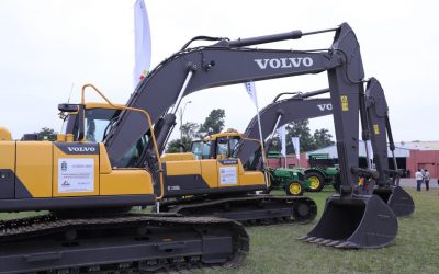 Entregan maquinarias y equipamientos a 17 gobernaciones