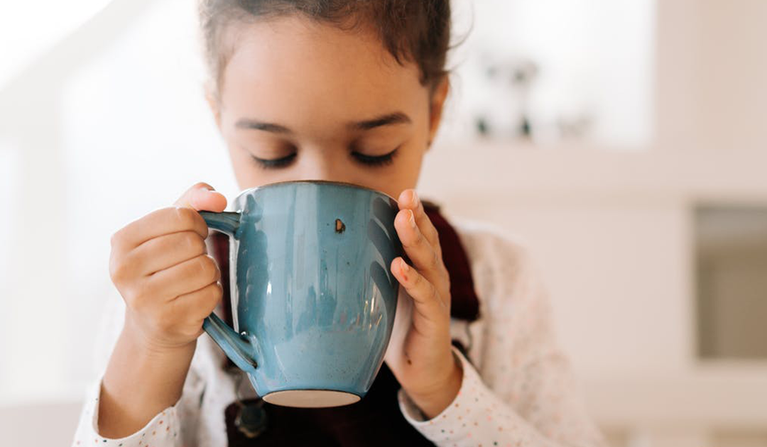 Pediatra recomienda no dar infusiones a niños: “Son peligrosas e incluso fatales”