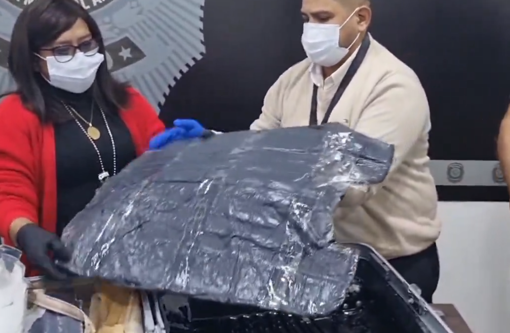 Senad detiene a una mujer que hacía de ‘mula’ para trasportar droga a Europa