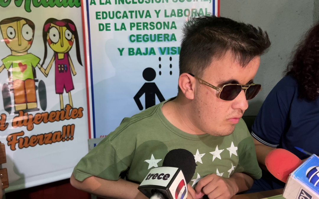 Ejemplar: joven no vidente se gradúa como abogado y escribano en Concepción