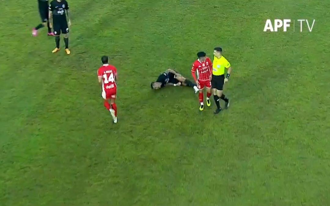 Dura falta sobre Derlis González: afirman que árbitro sí debió expulsar a Rodas