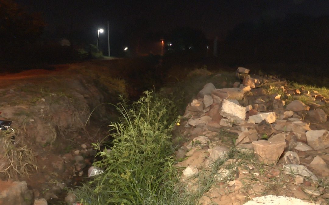 Motociclista falleció tras caer a alcantarillado inconcluso en Limpio