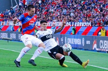 Tarde calurosa para una edición más del superclásico