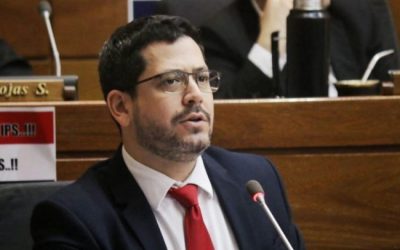 Desvinculan a funcionaria denunciada por millonaria estafa