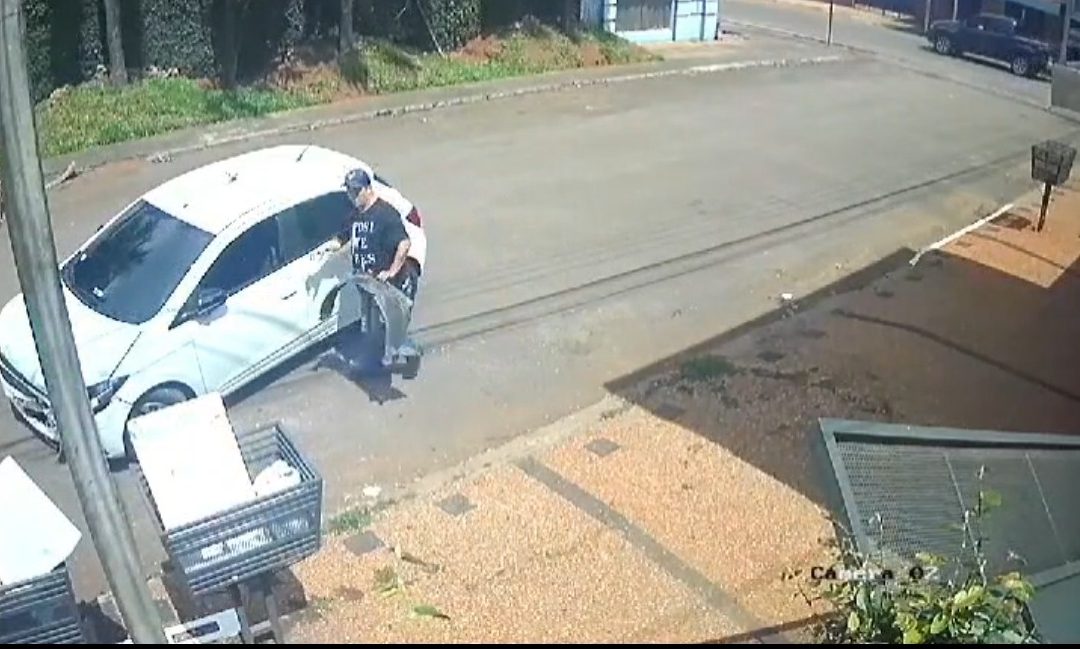 Conductor derribó parte de una vivienda y se dio a la fuga