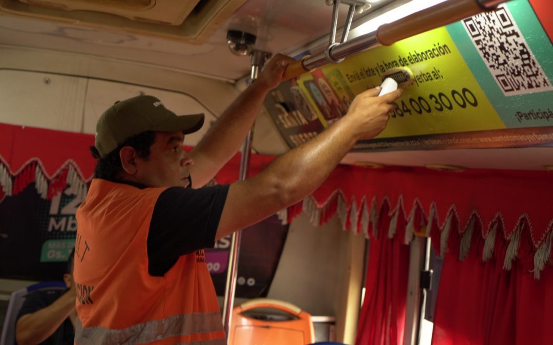 ¿A qué número denunciar si no funciona el aire acondicionador del bus diferencial?