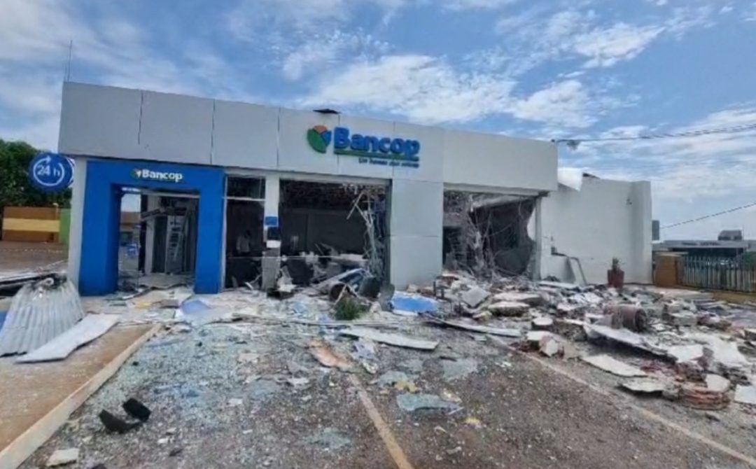 Explosión en banco: delincuentes se alzaron con G. 2.800 millones, confirman