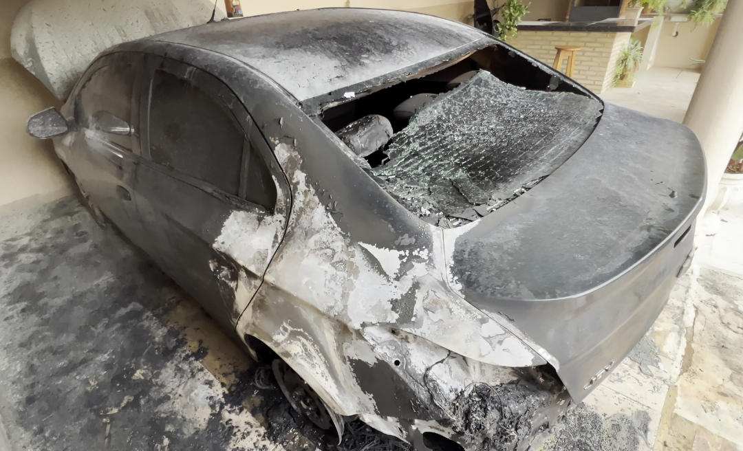 Concepción: incendian automóvil de una docente tras derramarle combustible