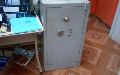 Alto Paraná: delincuentes intentaron llevar una caja fuerte en una carretilla