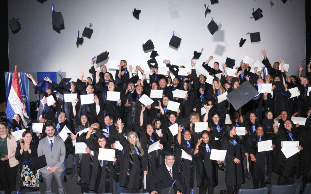 Gracias a la alianza entre Supermercados Stock y el Ministerio de Educación, se graduaron 126 nuevos bachilleres