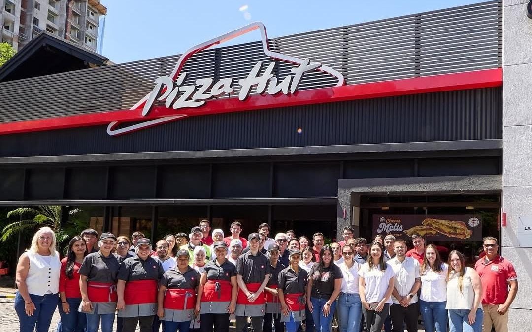 Pizza Hut celebra más de 30 años de haber llegado al país con mucho sabor