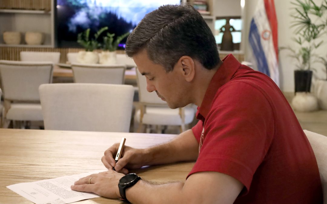 Peña promulgó ley que eleva la base del cálculo para la jubilación