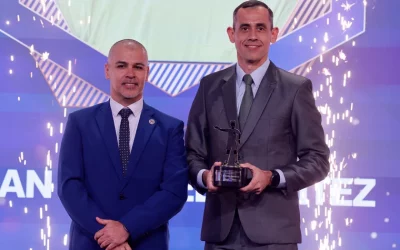 Juan Gabriel Benítez se alzó con el premio de “Árbitro Destacado”