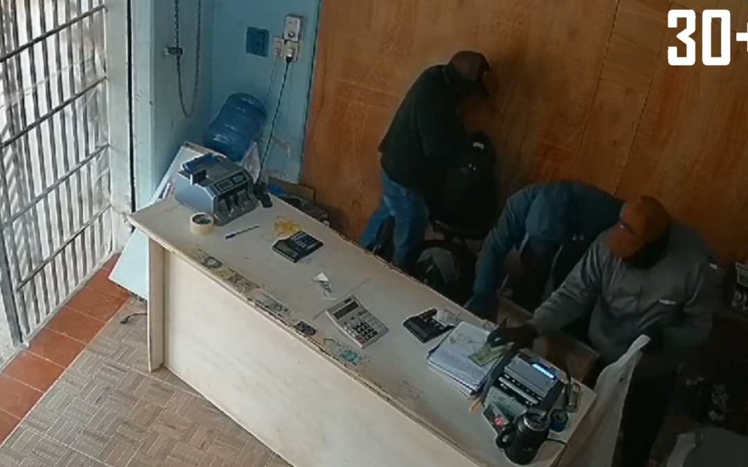 Delincuentes fuertemente armados asaltaron casa de cambios en Alberdi