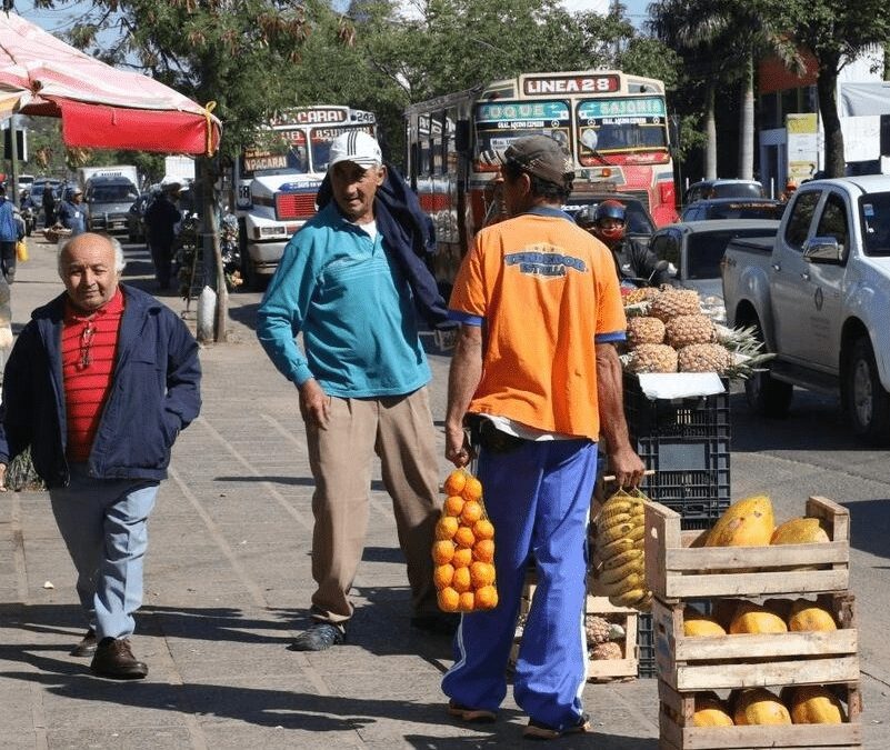 Dinatran pretende prohibir vendedores ambulantes en los ómnibus