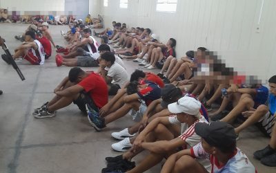 Superclásico dejó cuatro policías heridos y más de 100 hinchas detenidos