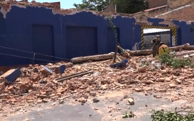 Colapsó la estructura de un antiguo edificio en el microcentro de Asunción