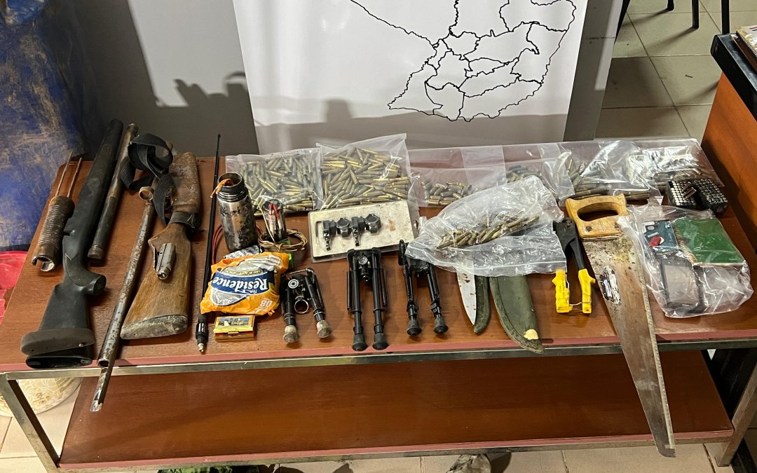 Incautan armas, explosivos y documentos durante la búsqueda de Félix Urbieta