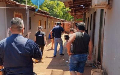 Tres menores de edad fueron abandonados por su madre en un inquilinato