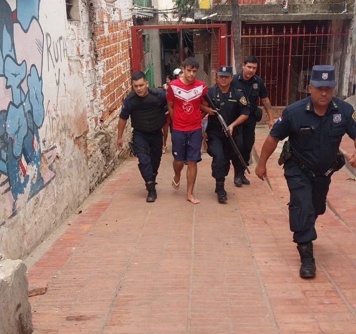 Cae presunto asaltante que despojó de su celular a motobolt en la Chacarita